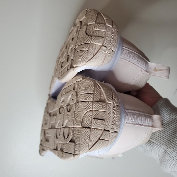 Womens Nike Air Max Intrlk Lite Running Sneakers Size 7.5 Air Padded Sole - Picture 15 of 15